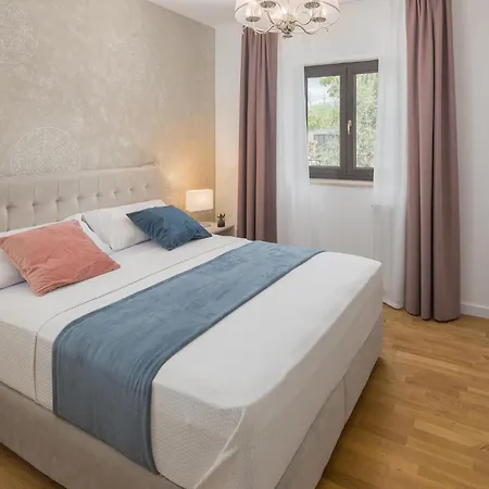 Marula Semesterbostad Umag
